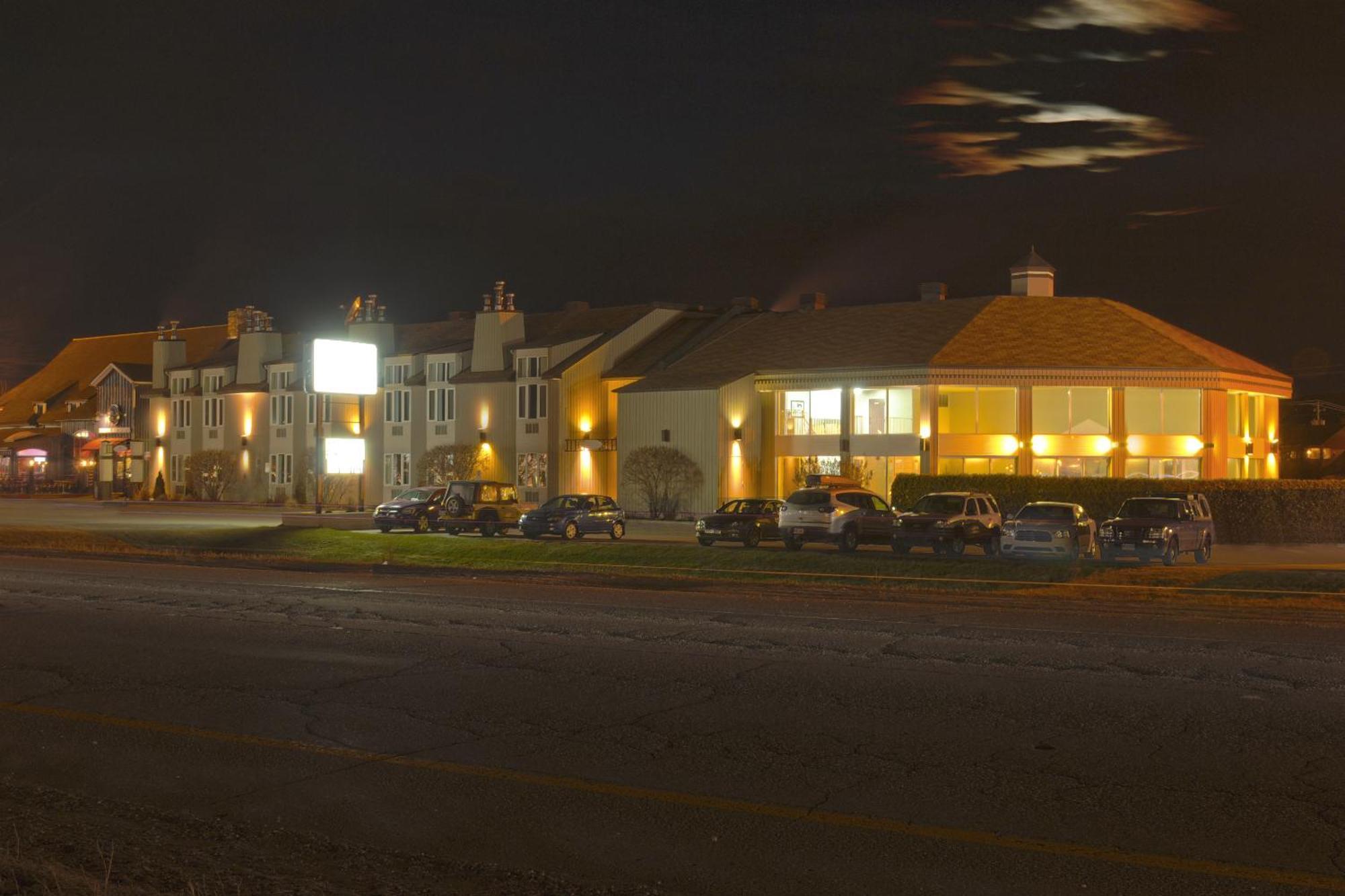Hotel Vacances Tremblant Mont-Tremblant Exterior photo
